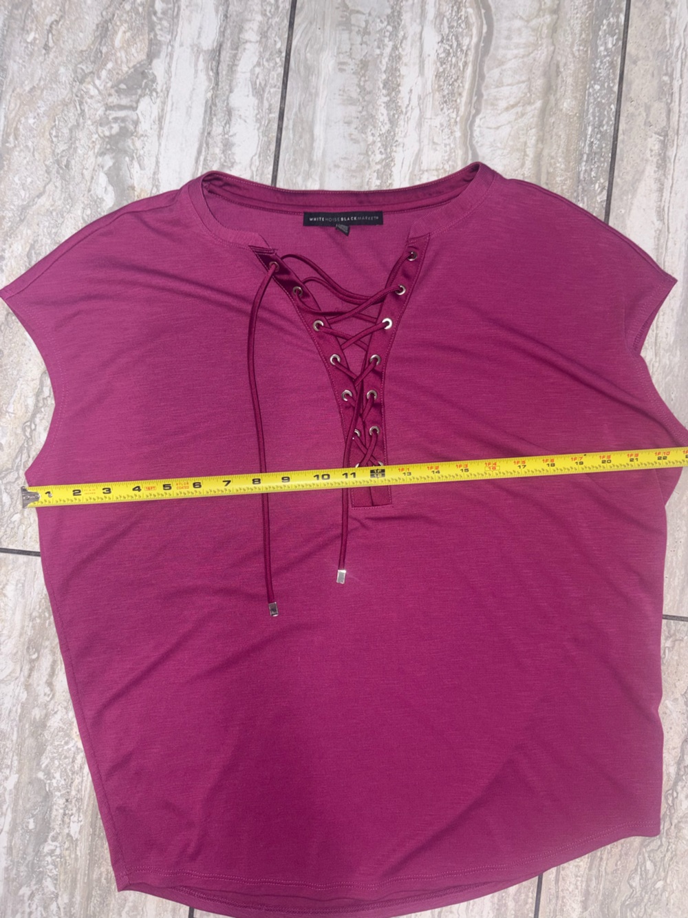 White House Black Market MEDIUM Cap sleeve silky drapey Top in Raspberry EUC